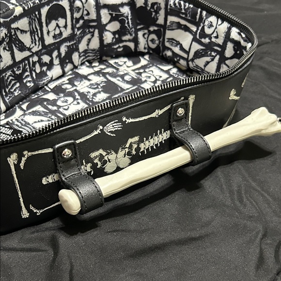 Black Coffin Crossbody Bag with Skeleton Design glow in the dark - Picture 6 of 11